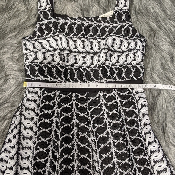 NWT Alex Marie "Penelope" embroidered crochet dress - Picture 9 of 10